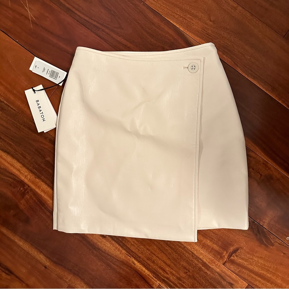 NWT Aritizia Vicinity Babaton white skirt size 0 side zipper